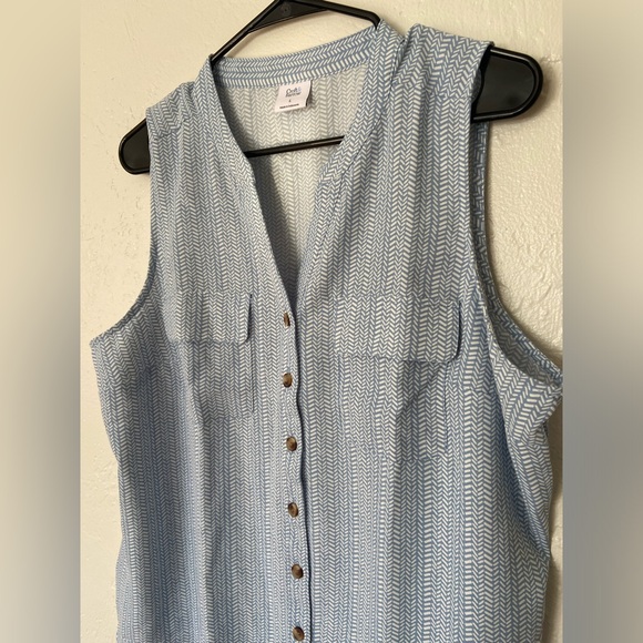 Croft & Barrow Blue & White Chevron Button Down Sleeveless Tank Top Size Large - Picture 2 of 3